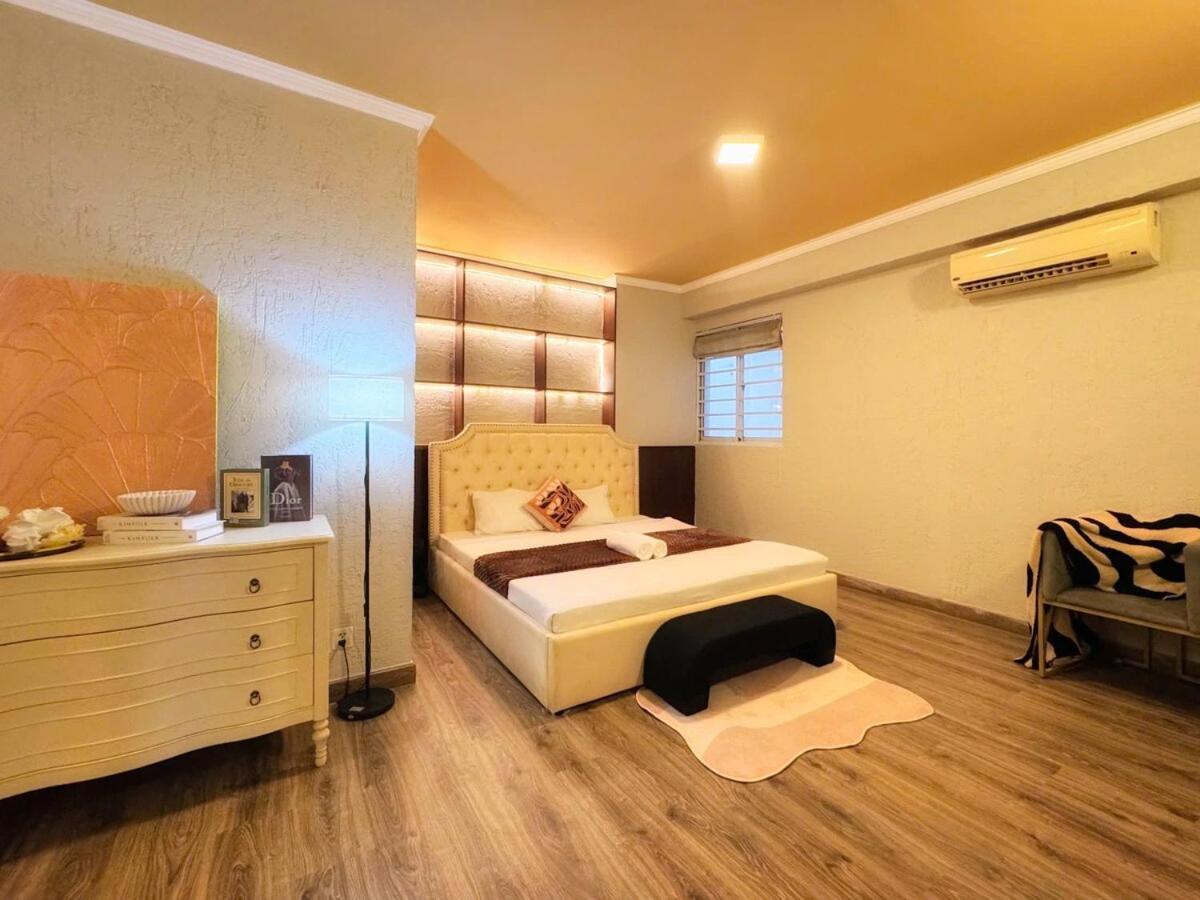 Skyline Luxeretreat 3br 4ba Walk To Bui Vien * Ho Chi Minh City